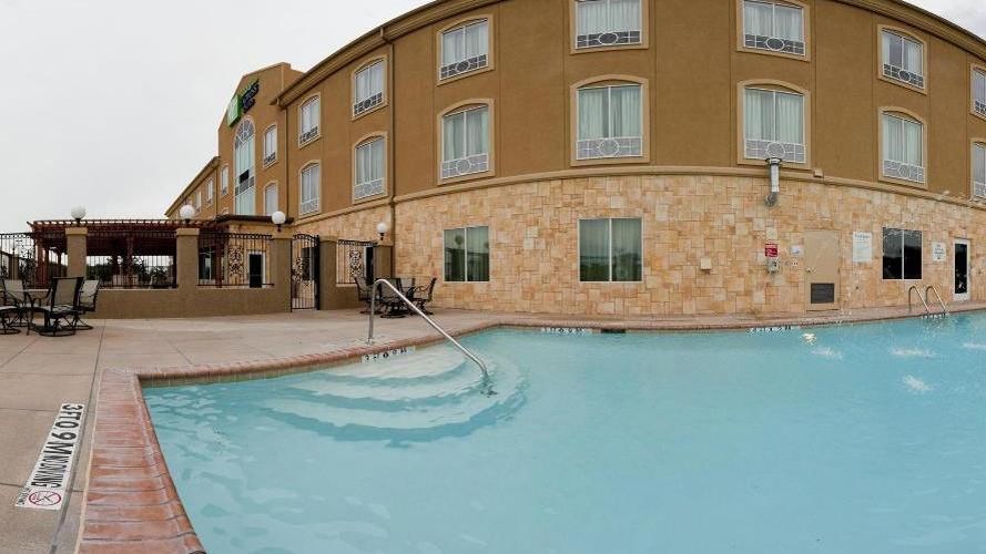 Holiday Inn Express Hotel & Suites Glen Rose