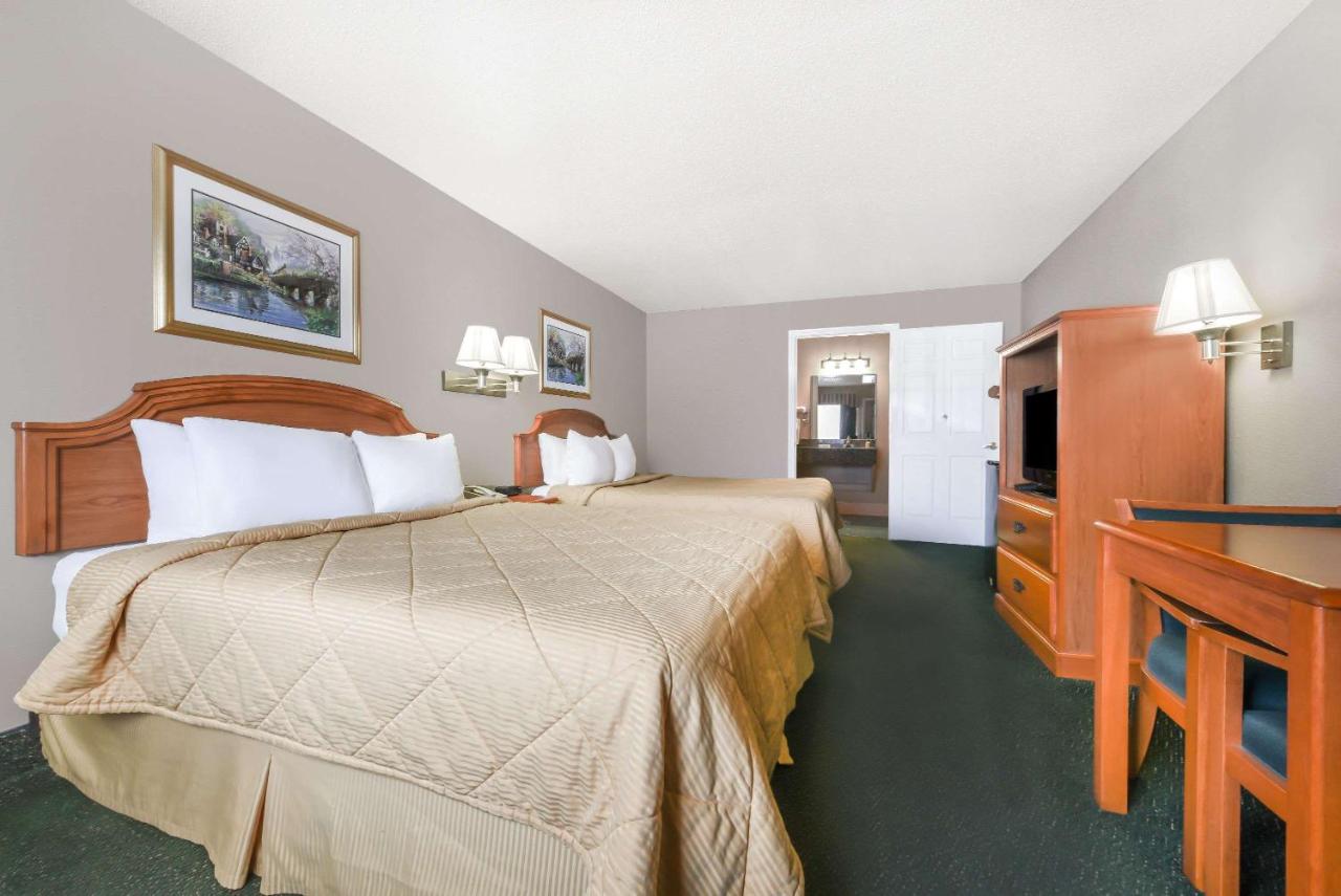 Days Inn by Wyndham Granbury
