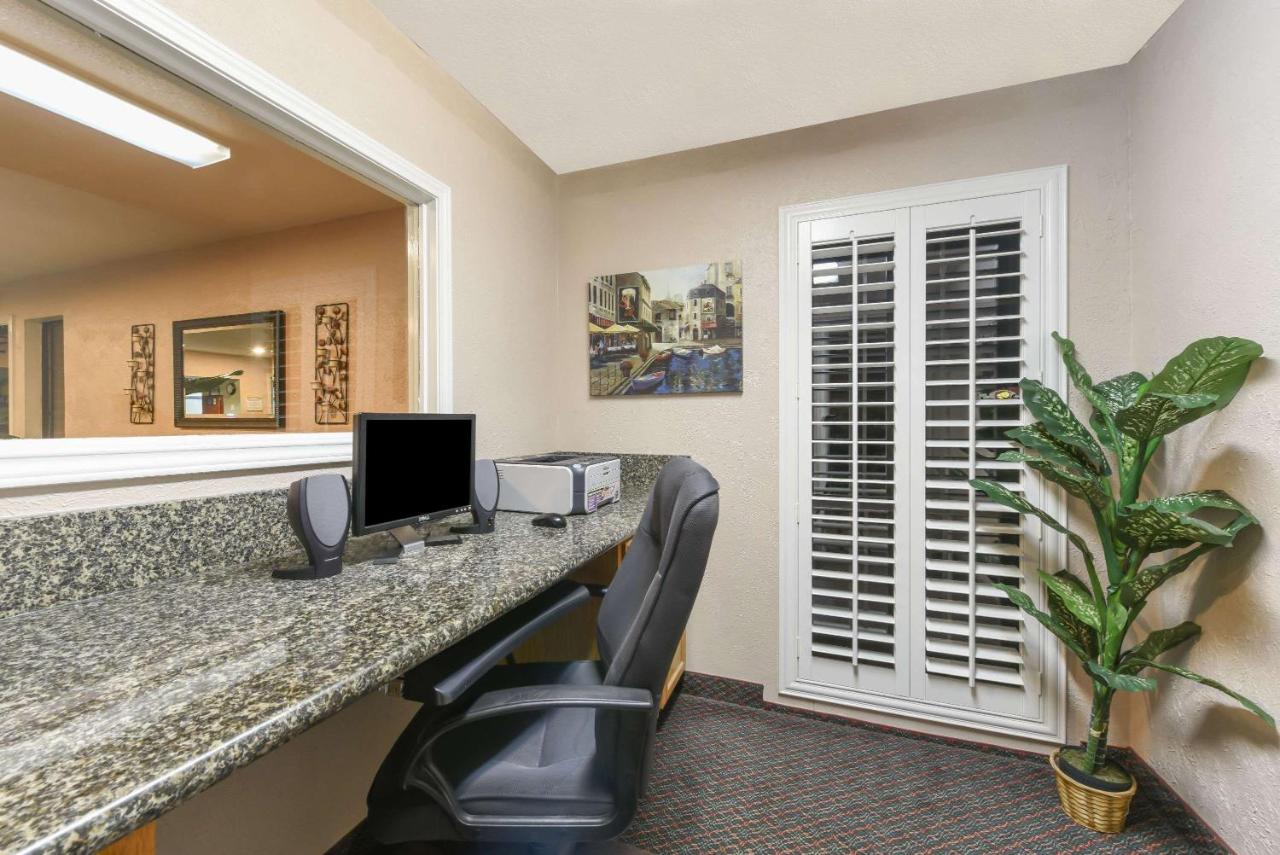 Days Inn by Wyndham Granbury
