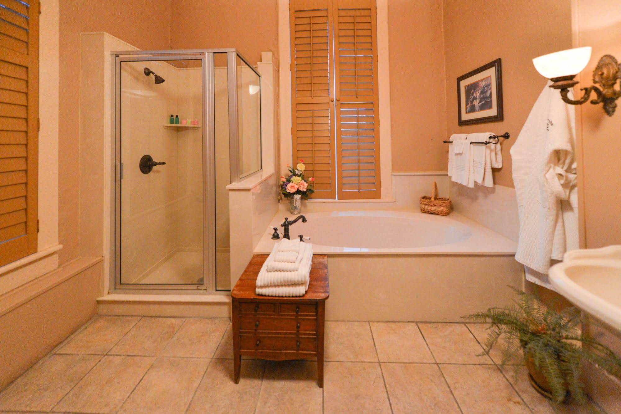 Historic Nutt House Hotel