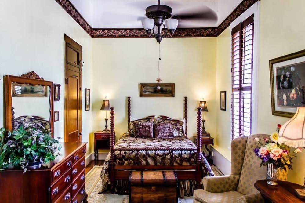 Historic Nutt House Hotel