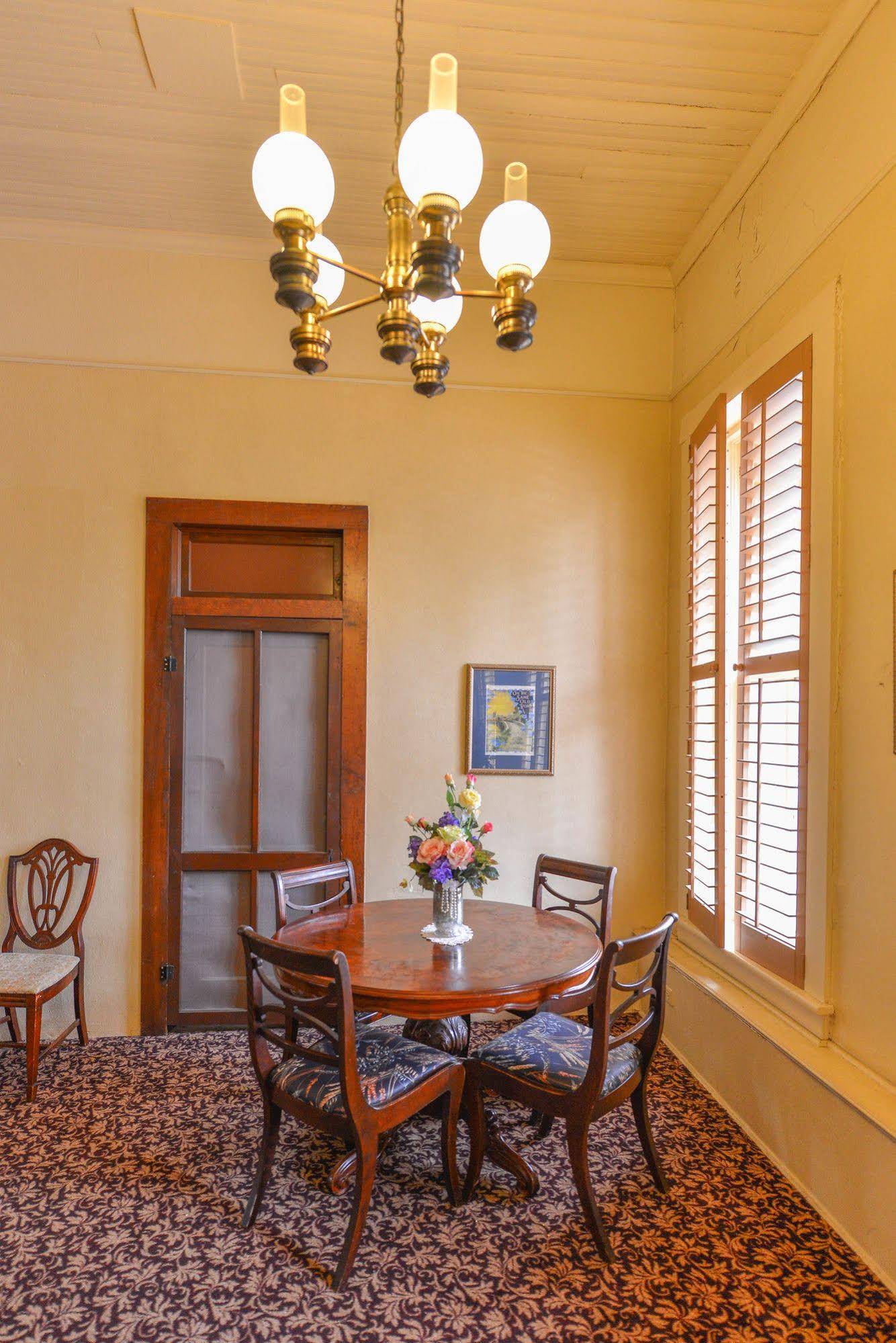 Historic Nutt House Hotel