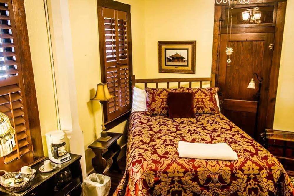 Historic Nutt House Hotel