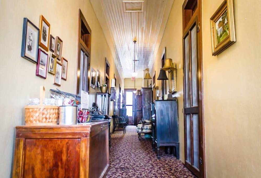 Historic Nutt House Hotel