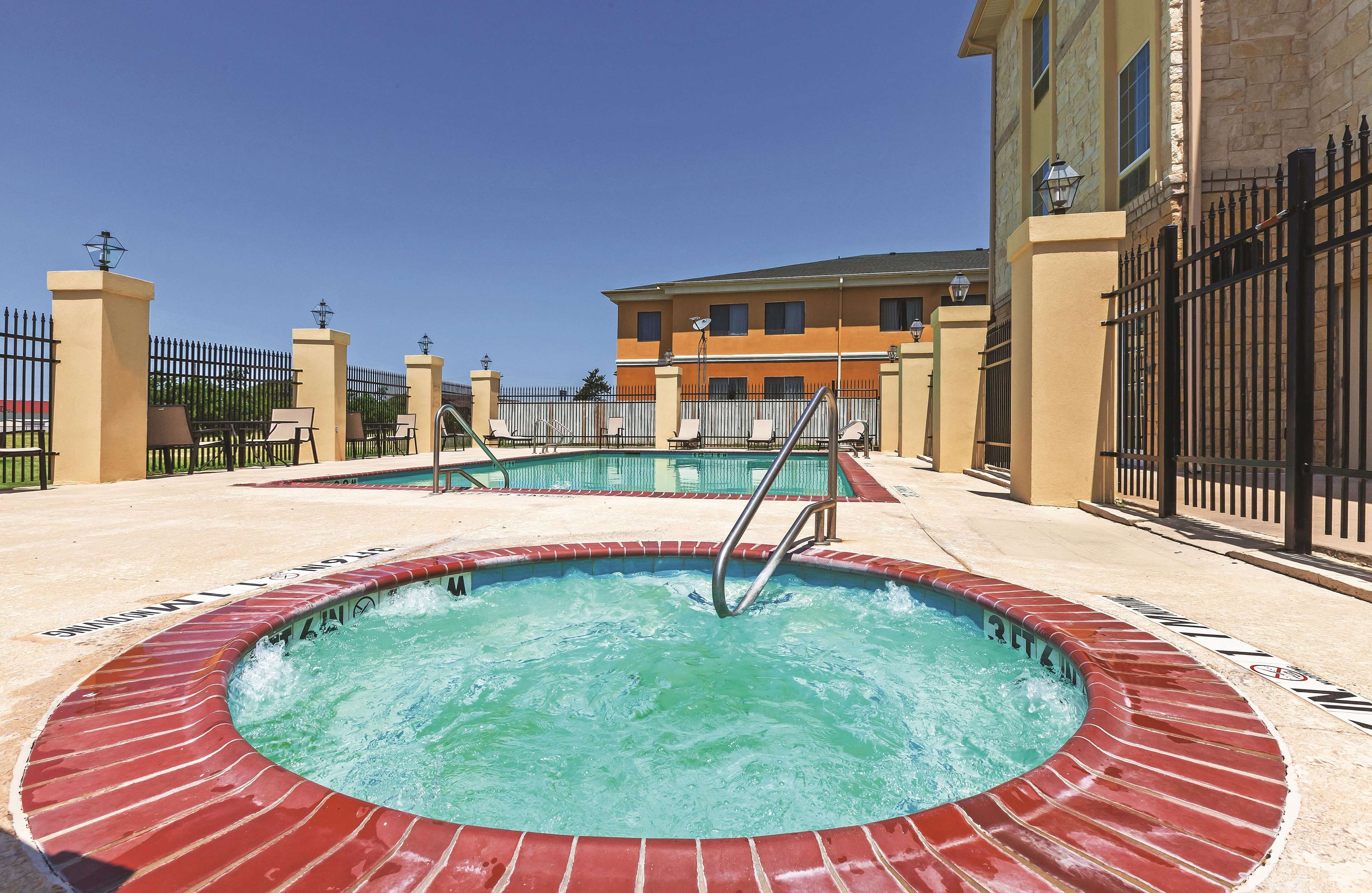 La Quinta Inn & Suites by Wyndham Granbury