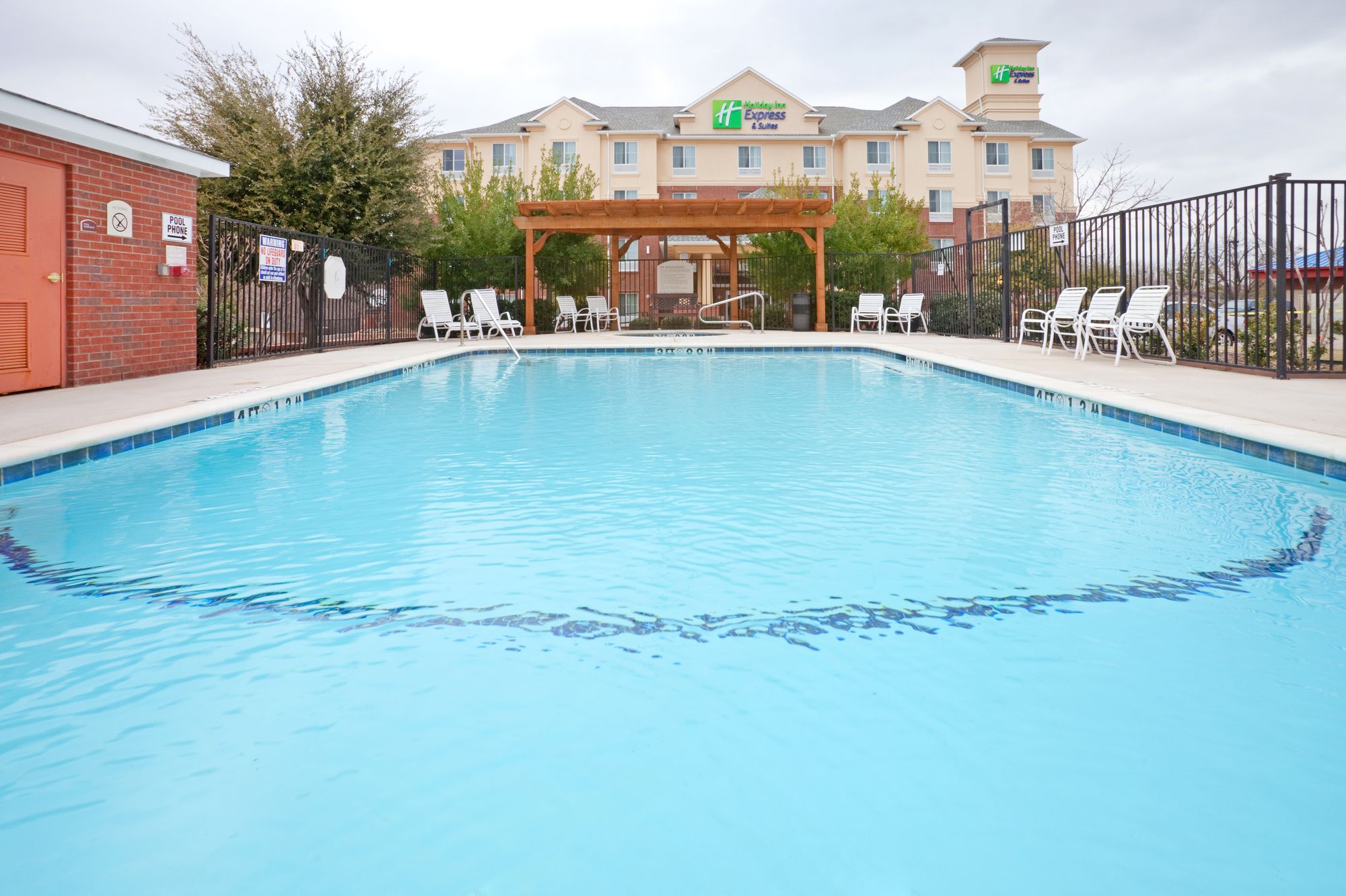 Holiday Inn Express & Suites Dallas - Grand Prairie I-20