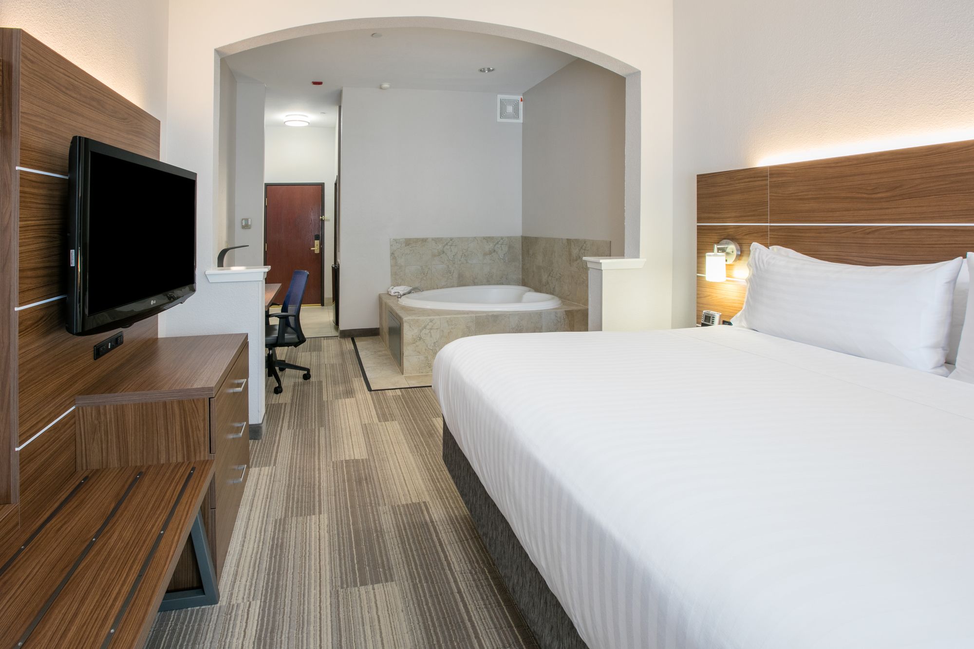 Holiday Inn Express & Suites Dallas - Grand Prairie I-20