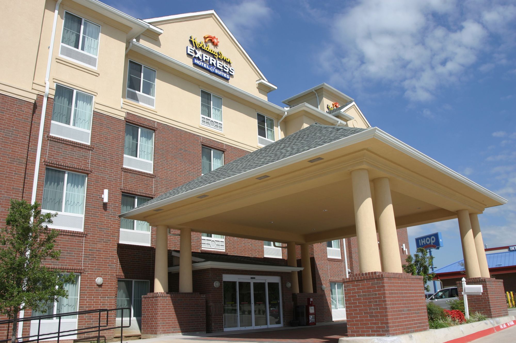 Holiday Inn Express & Suites Dallas - Grand Prairie I-20
