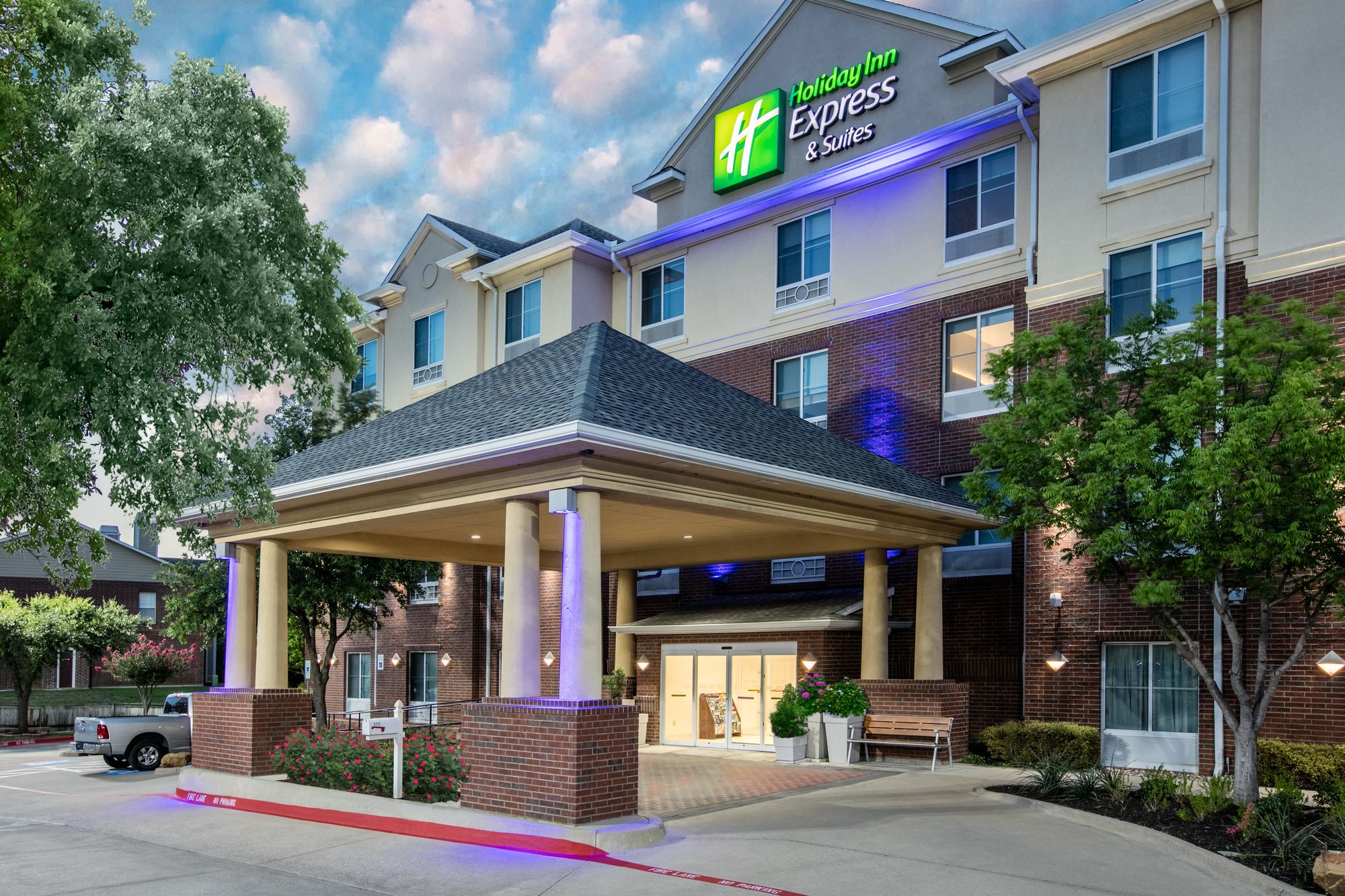 Holiday Inn Express & Suites Dallas - Grand Prairie I-20