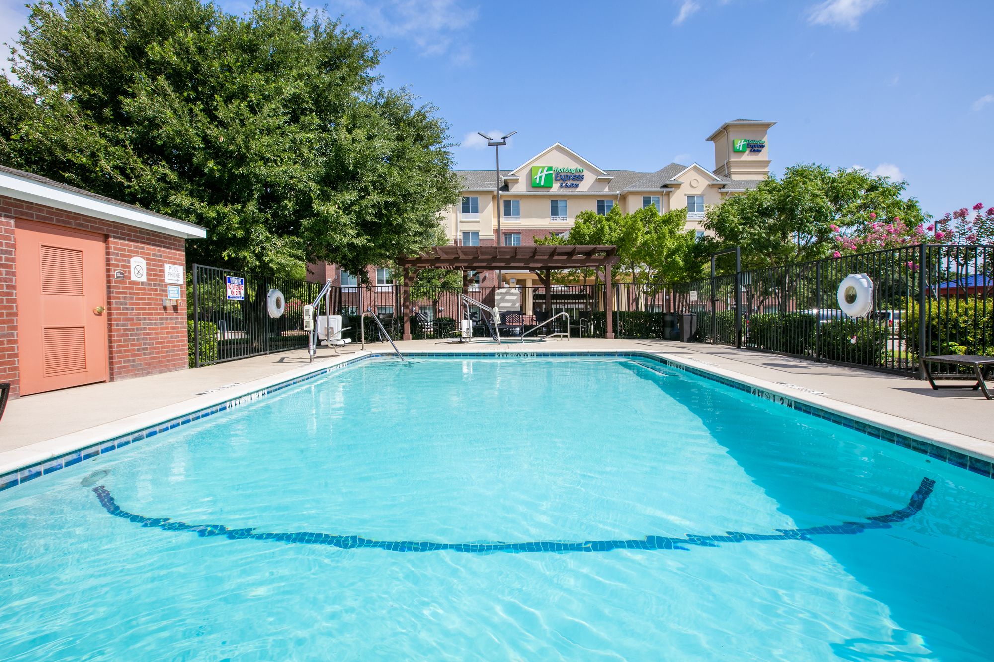 Holiday Inn Express & Suites Dallas - Grand Prairie I-20