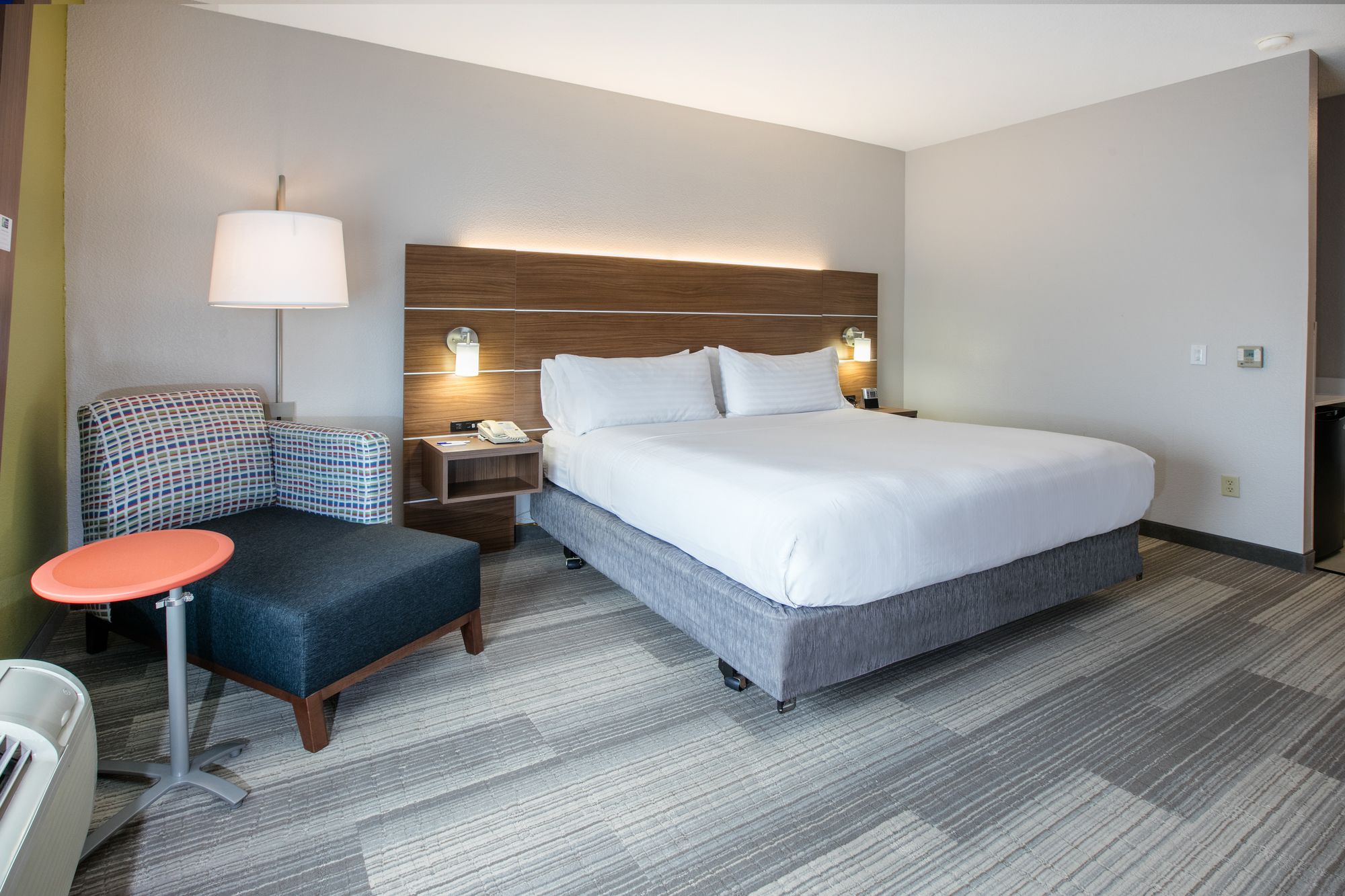 Holiday Inn Express & Suites Dallas - Grand Prairie I-20