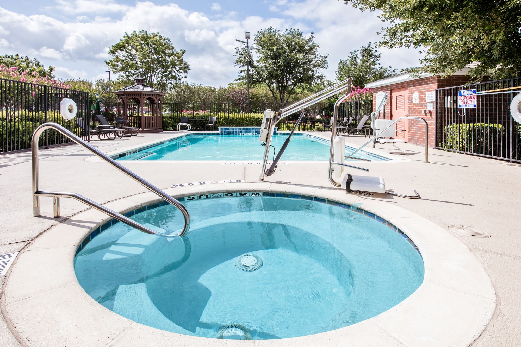 Holiday Inn Express & Suites Dallas - Grand Prairie I-20