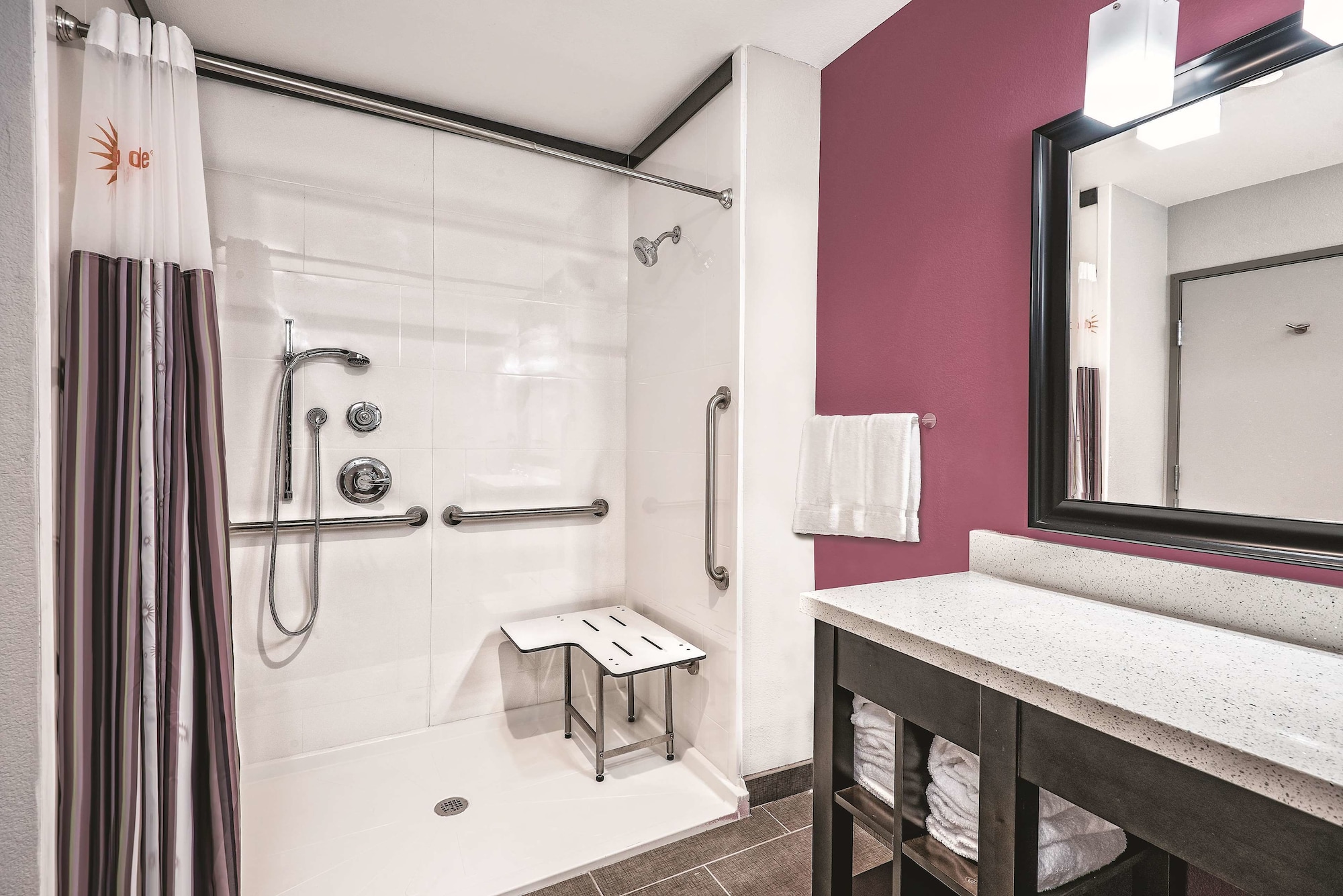 La Quinta Inn & Suites by Wyndham Dallas Grand Prairie North