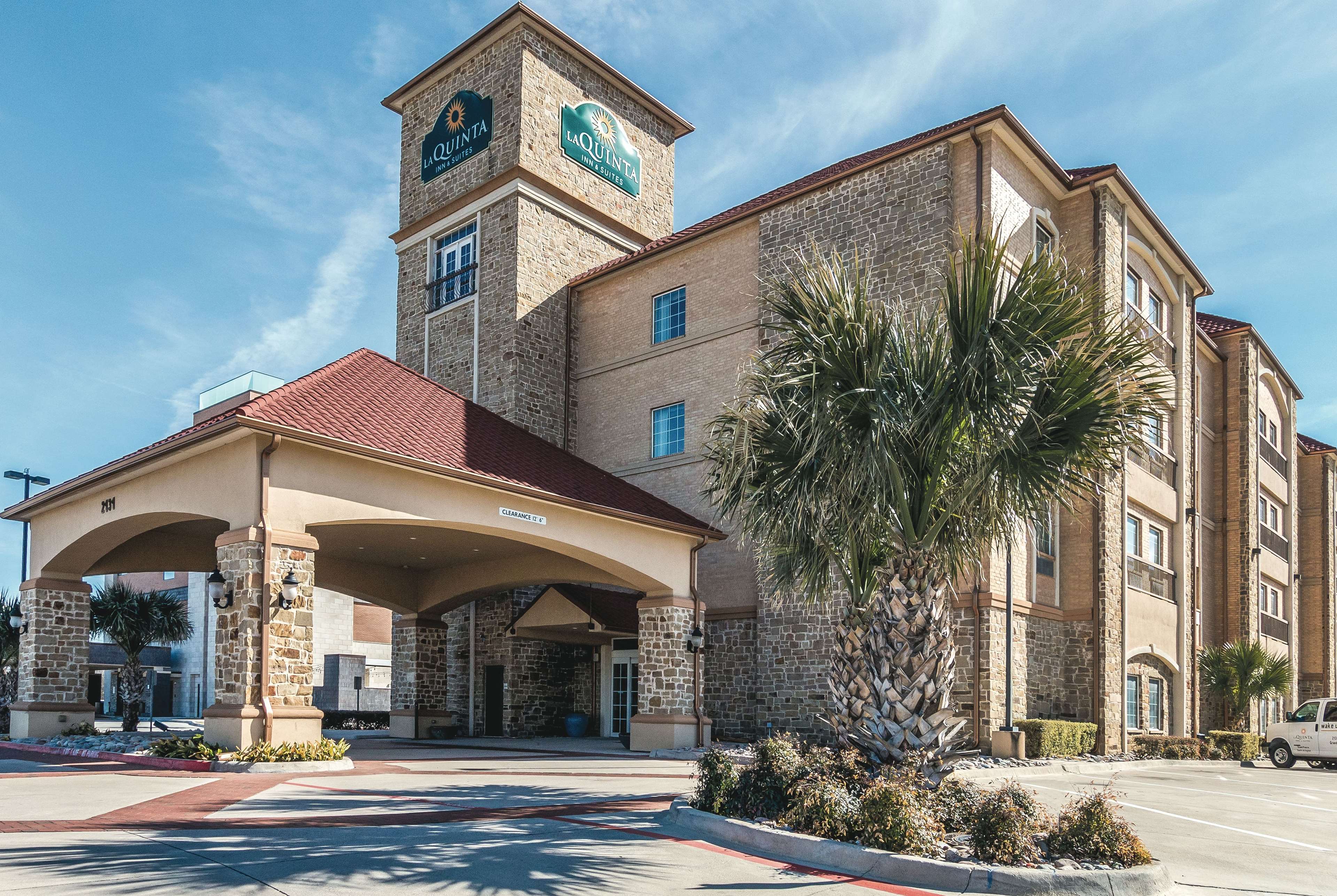 La Quinta Inn & Suites by Wyndham Dallas Grand Prairie South