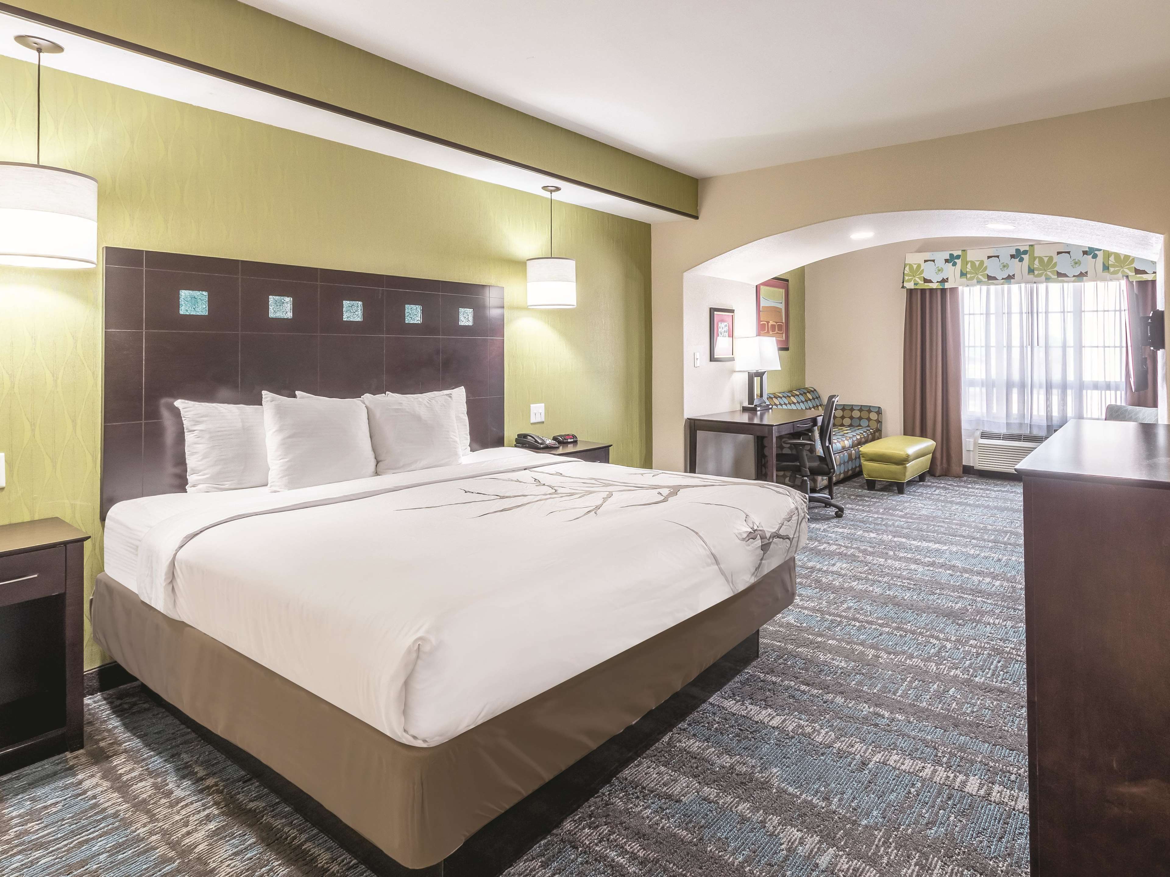 La Quinta Inn & Suites by Wyndham Dallas Grand Prairie South