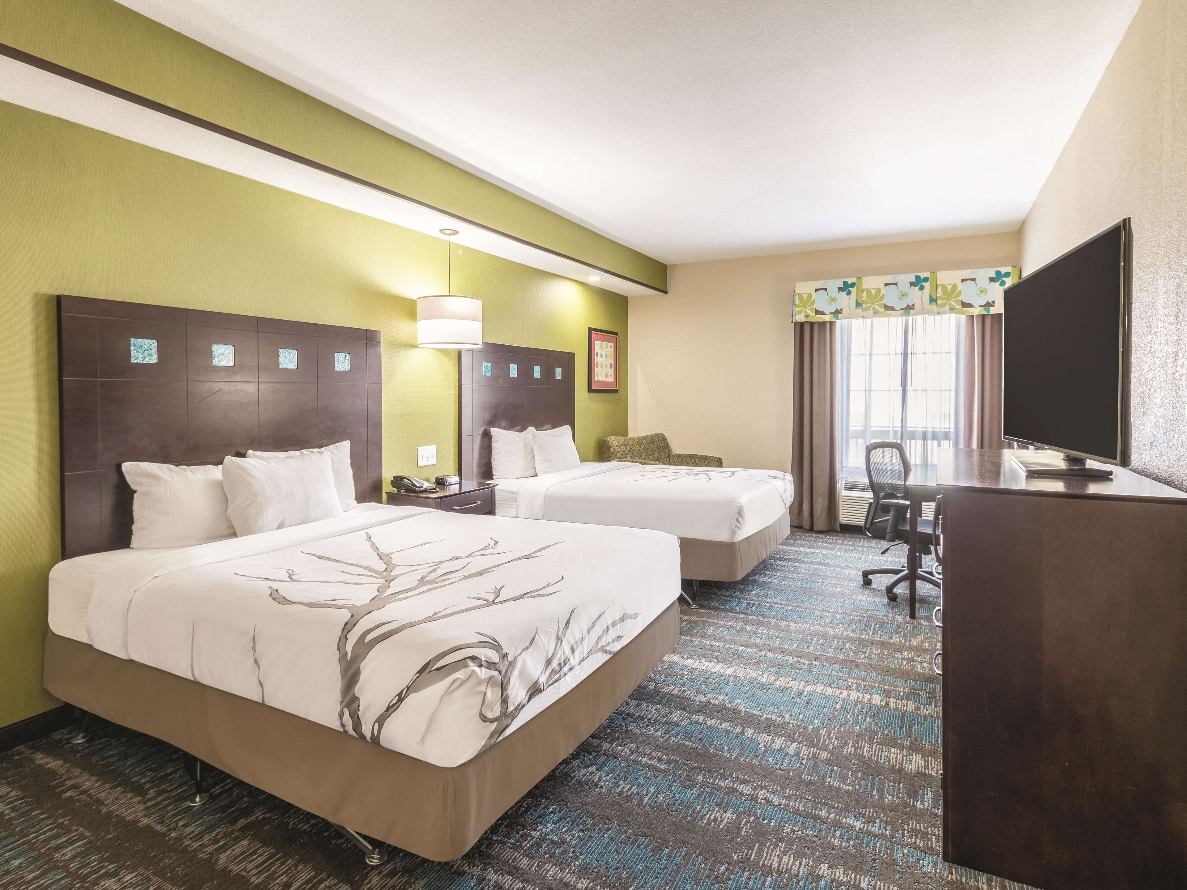 La Quinta Inn & Suites by Wyndham Dallas Grand Prairie South