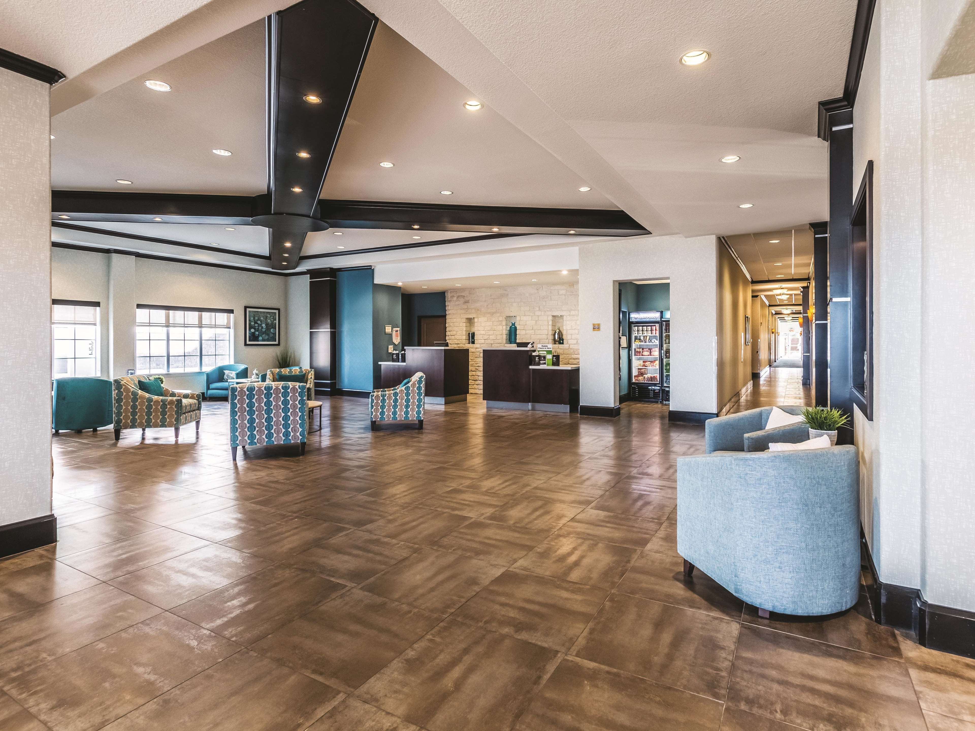 La Quinta Inn & Suites by Wyndham Dallas Grand Prairie South