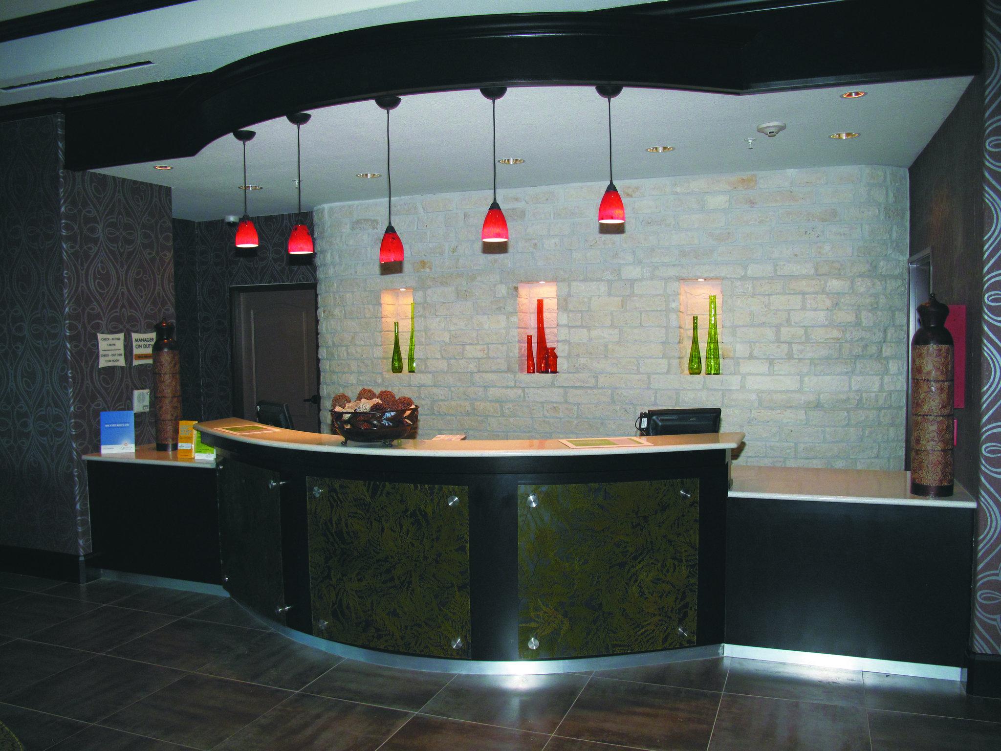 La Quinta Inn & Suites by Wyndham Dallas Grand Prairie South