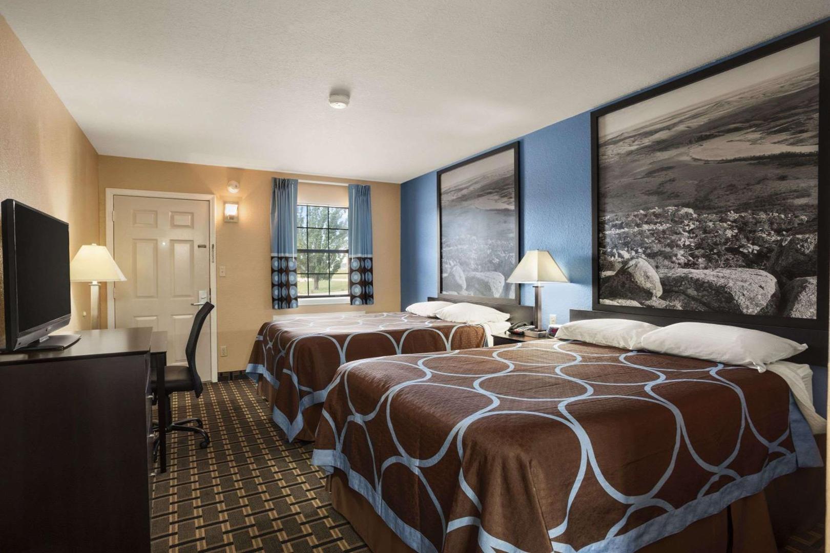 Super 8 by Wyndham Grand Prairie Southwest