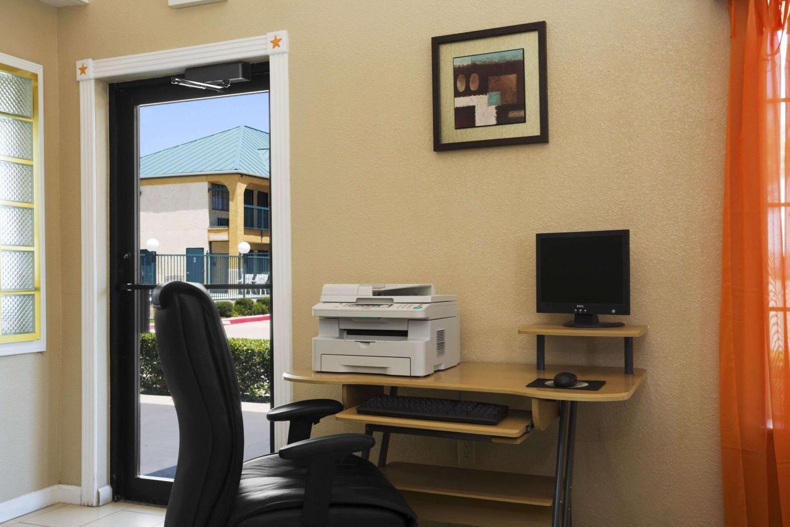 Super 8 by Wyndham Grand Prairie Southwest