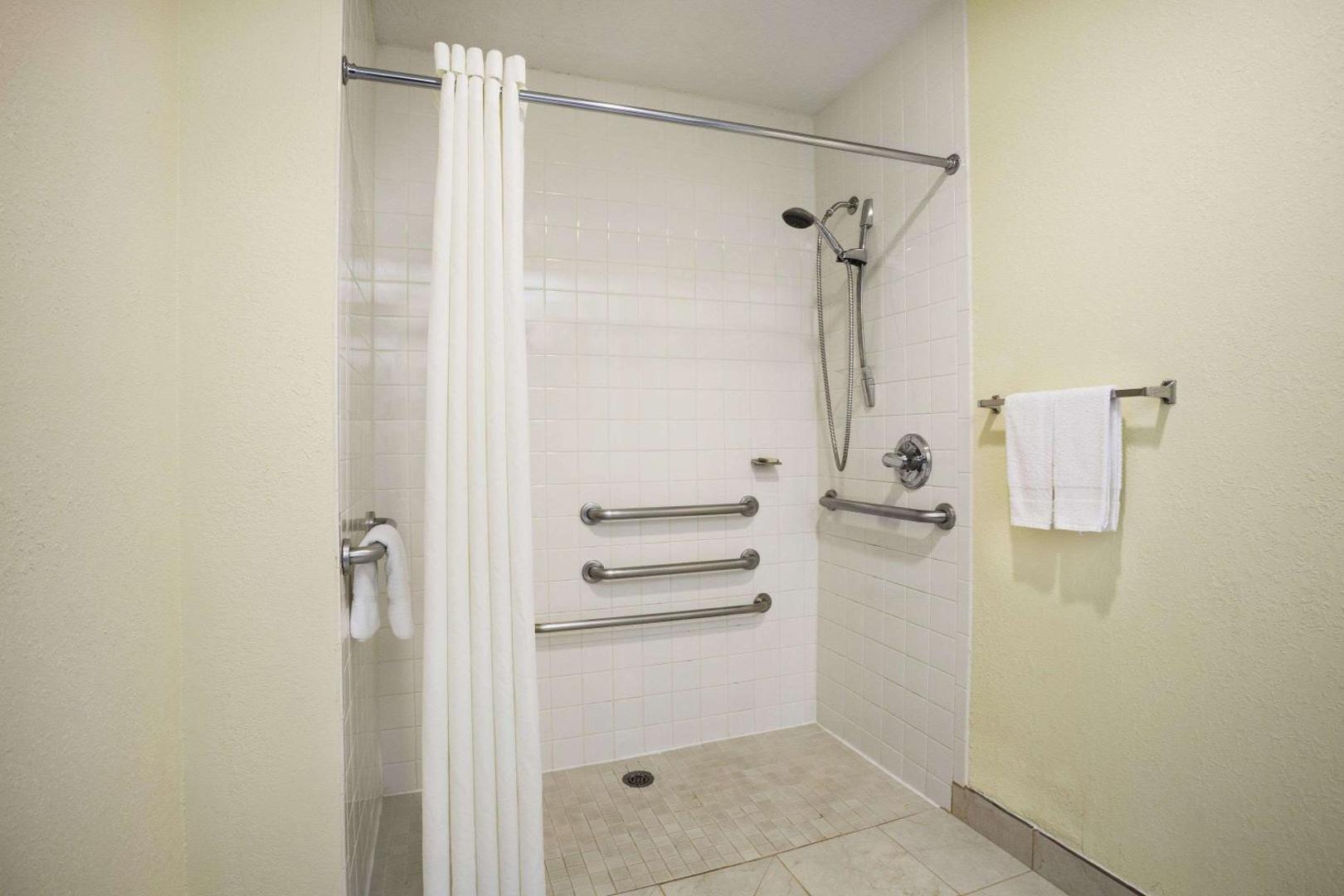Super 8 by Wyndham Grand Prairie Southwest