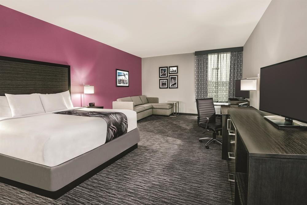 Super 8 by Wyndham Grand Prairie North