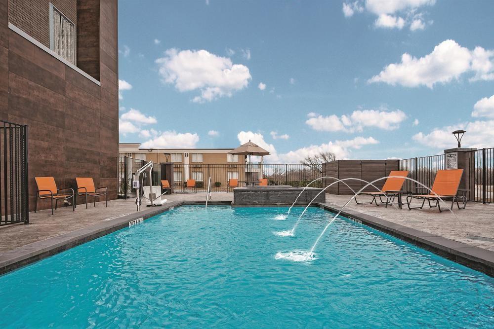 Super 8 by Wyndham Grand Prairie North