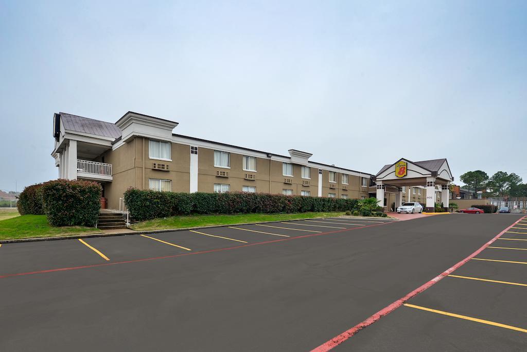 Super 8 by Wyndham Grand Prairie North