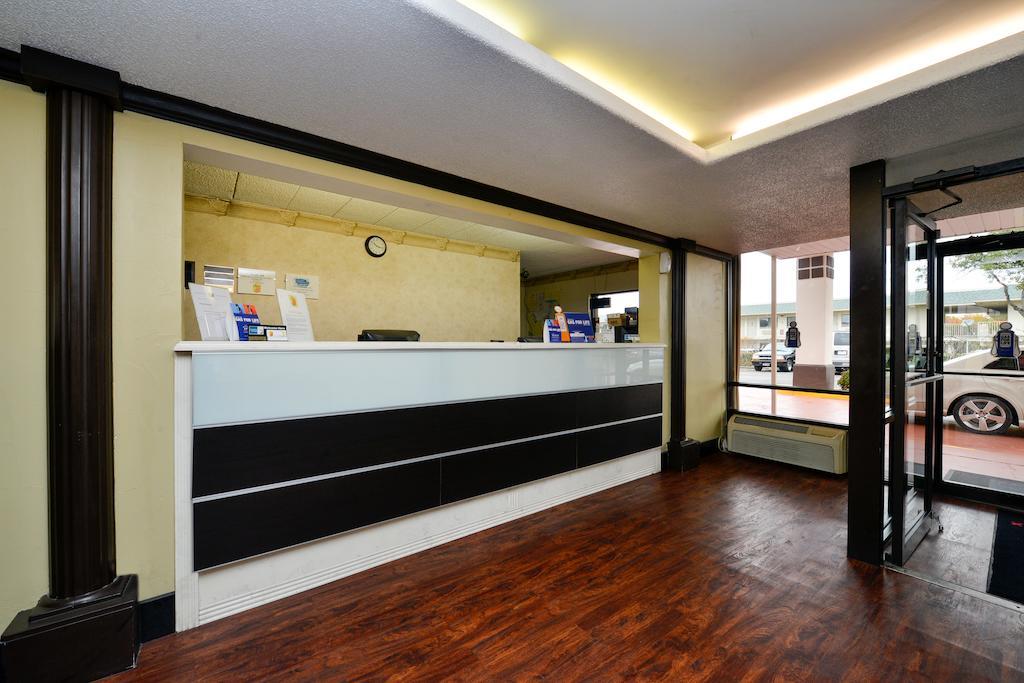 Super 8 by Wyndham Grand Prairie North