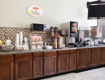 Super 8 by Wyndham Grand Prairie North