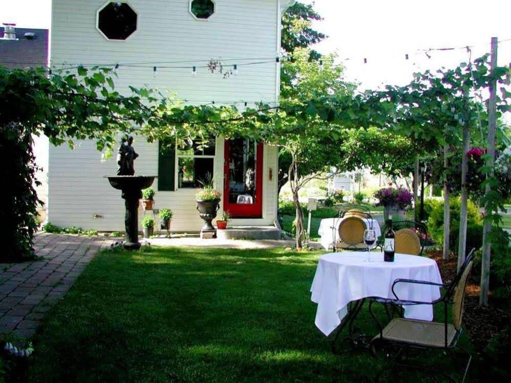 Cozy Rose Inn