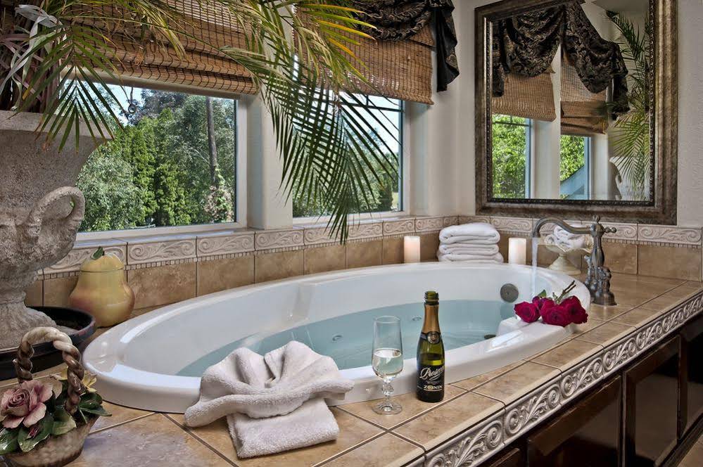 Cozy Rose Inn
