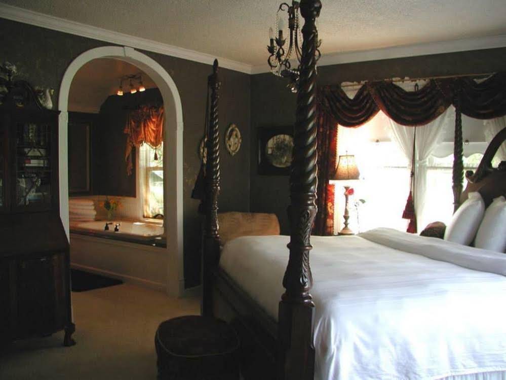 Cozy Rose Inn