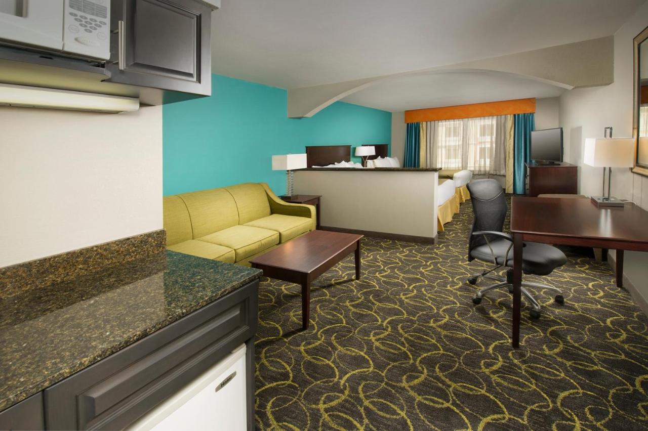 Holiday Inn Express Hotel & Suites DFW Grapevine