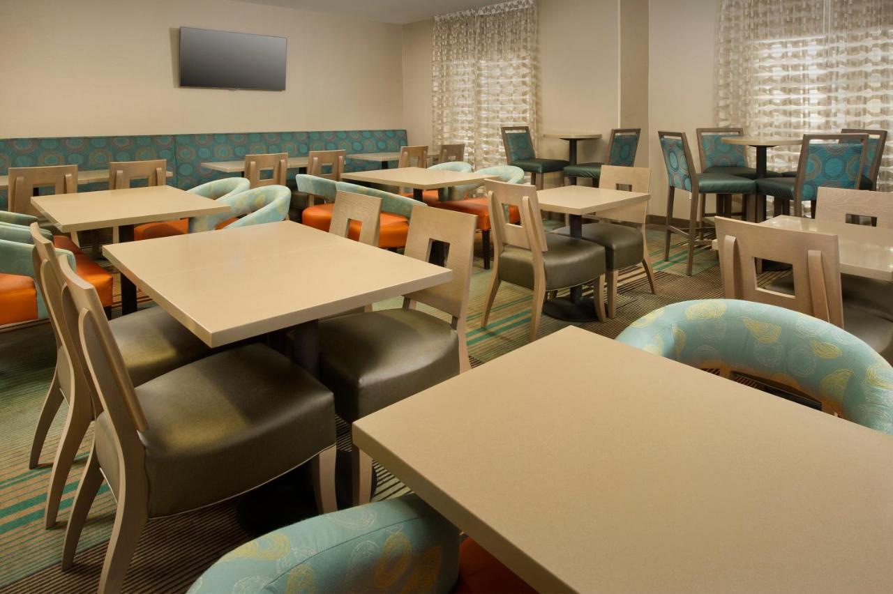 Holiday Inn Express Hotel & Suites DFW Grapevine