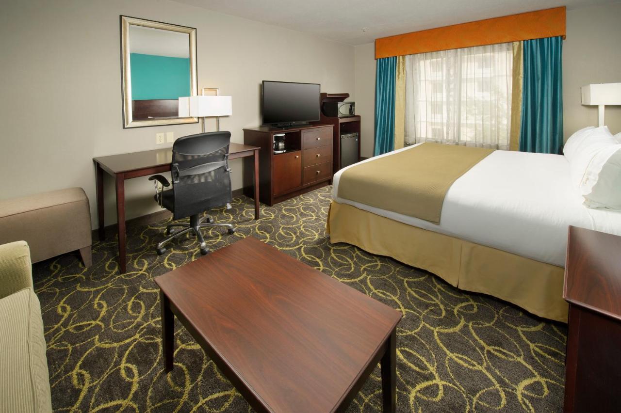 Holiday Inn Express Hotel & Suites DFW Grapevine