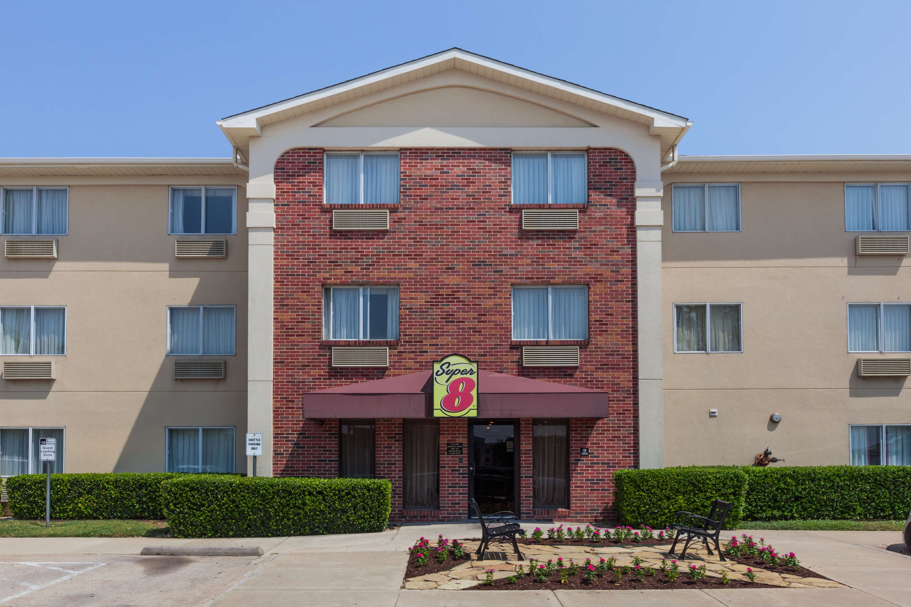 Super 8 by Wyndham Grapevine/DFW Airport Northwest