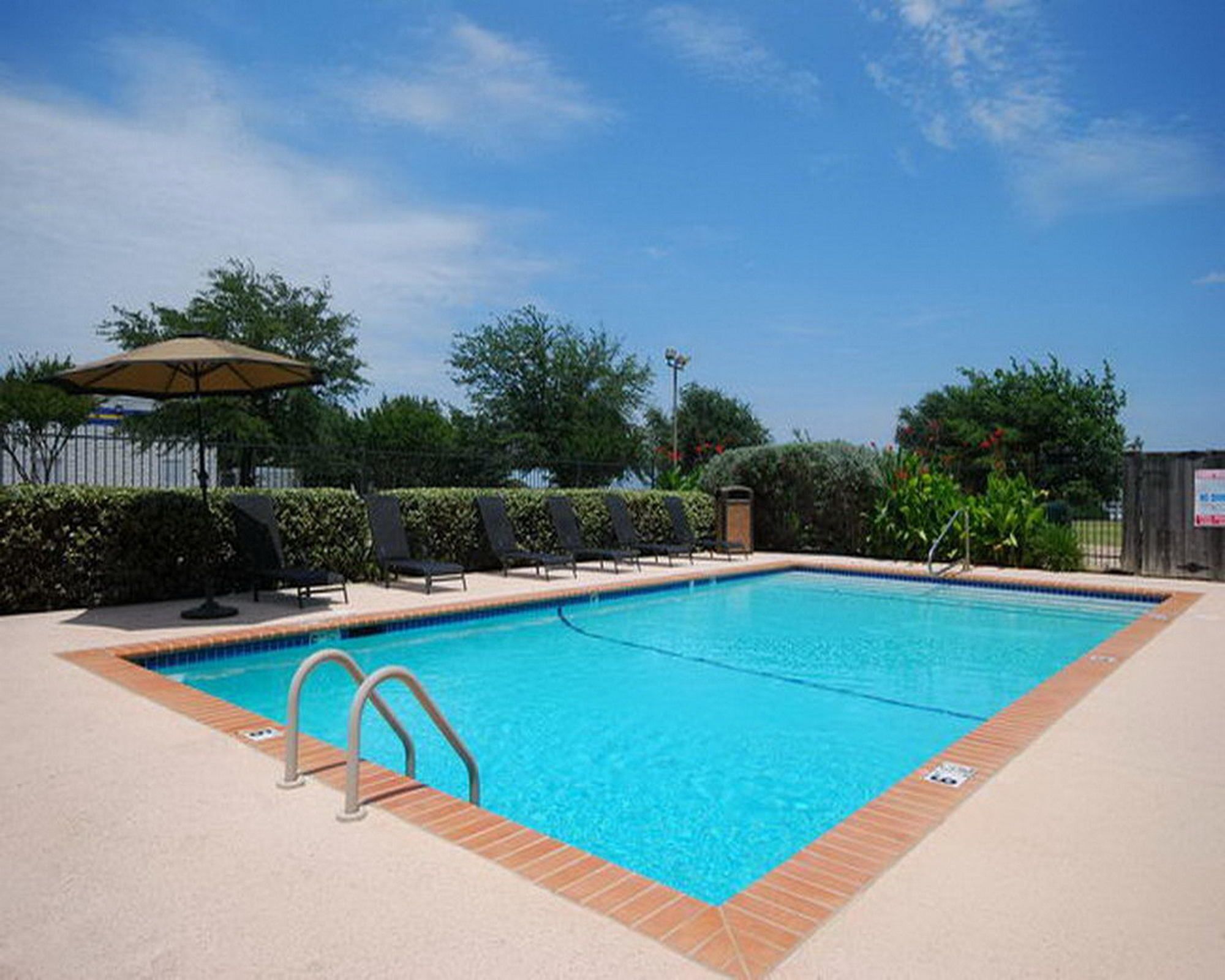 Super 8 by Wyndham Grapevine/DFW Airport Northwest