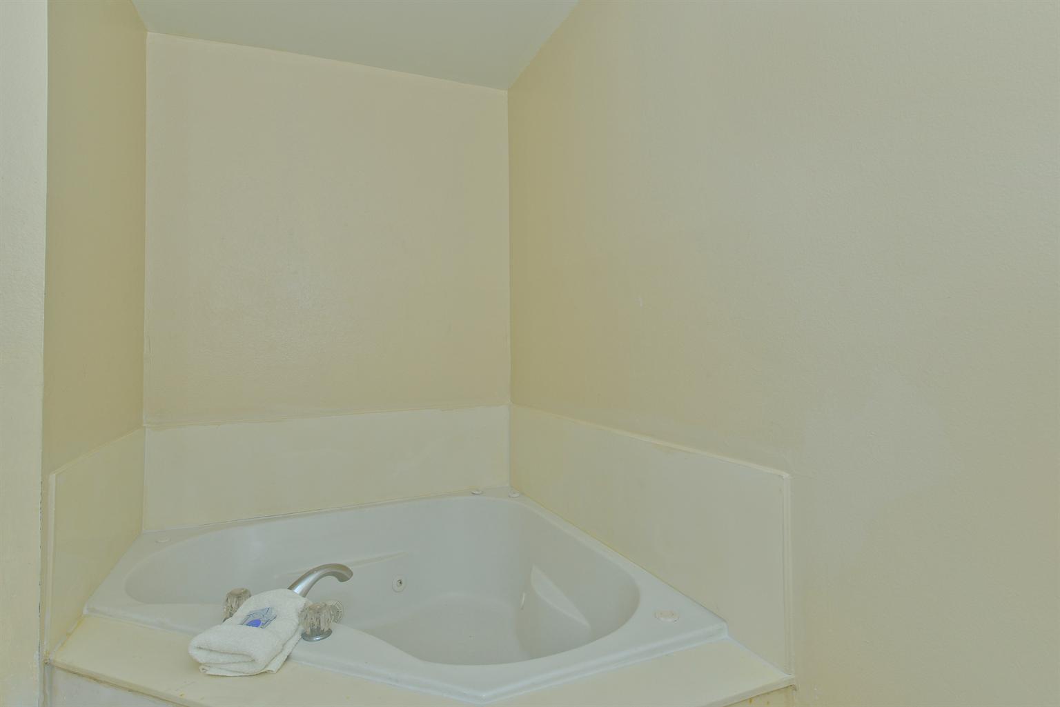 Americas Best Value Inn & Suites-haltom City/ft. Worth