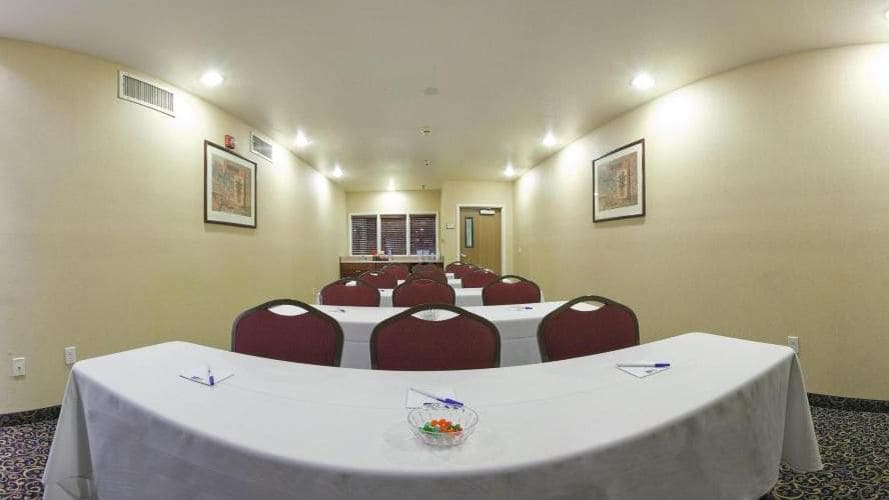 Holiday Inn Express Hotel & Suites Henderson-Traffic Star