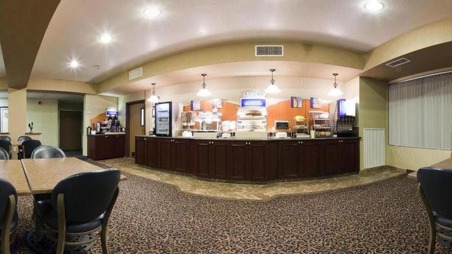 Holiday Inn Express Hotel & Suites Henderson-Traffic Star