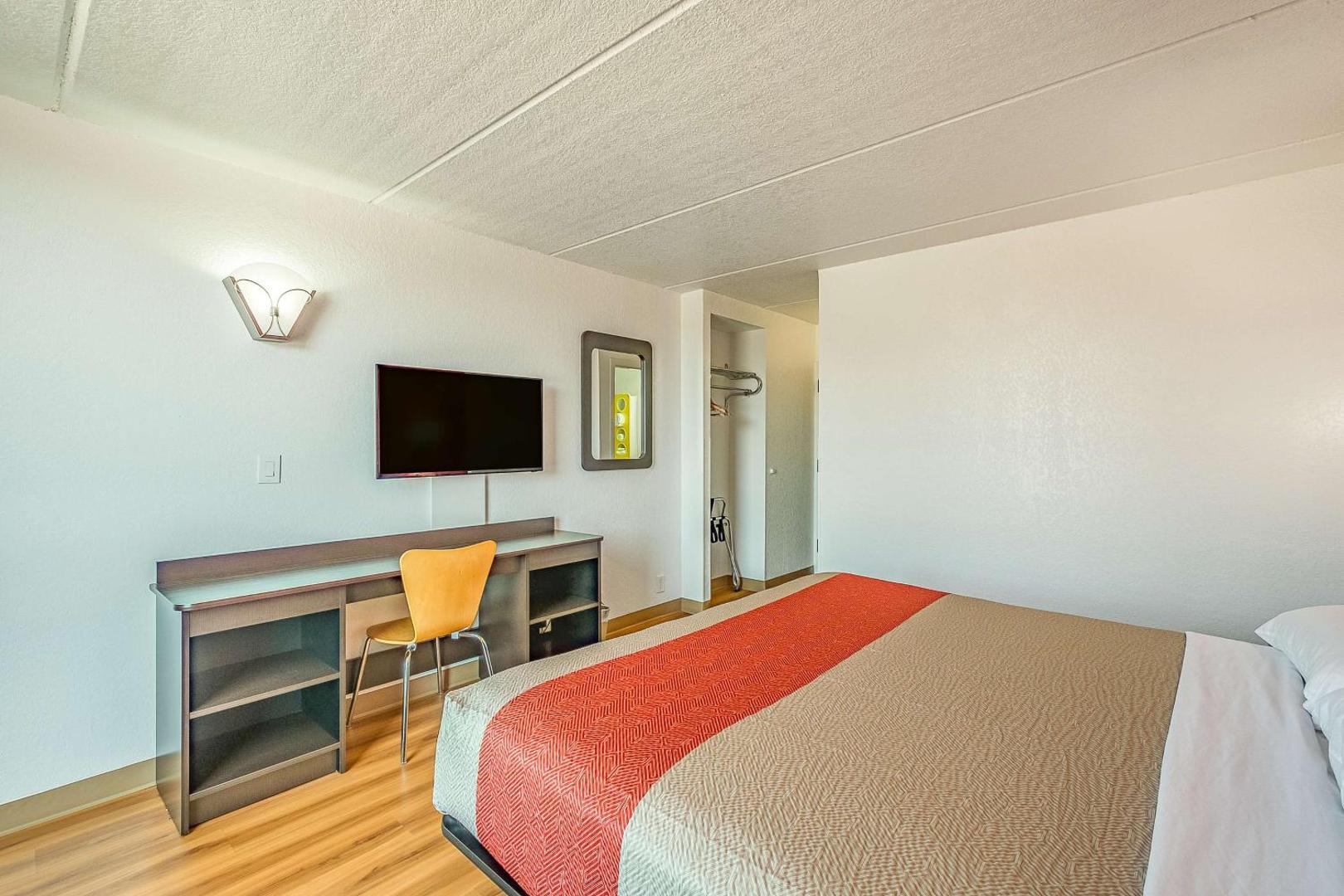 Motel 6 Henderson
