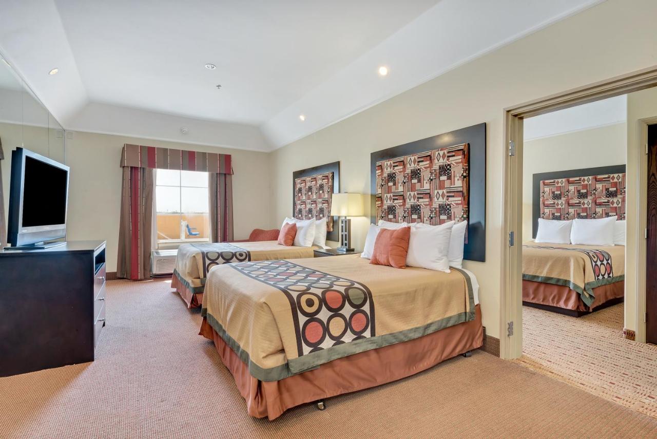 Super 8 by Wyndham Hidalgo/McAllen Area