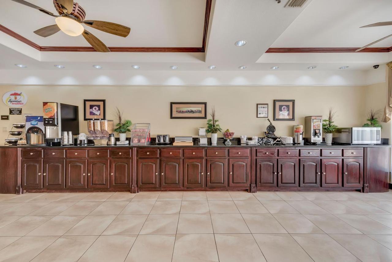 Super 8 by Wyndham Hidalgo/McAllen Area