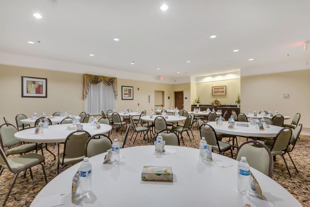Super 8 by Wyndham Hidalgo/McAllen Area