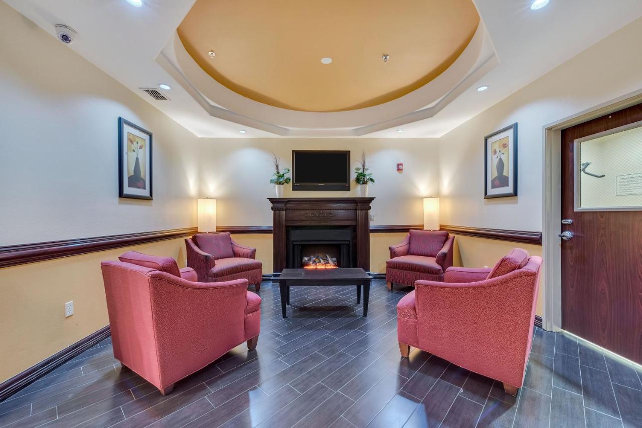Super 8 by Wyndham Hidalgo/McAllen Area