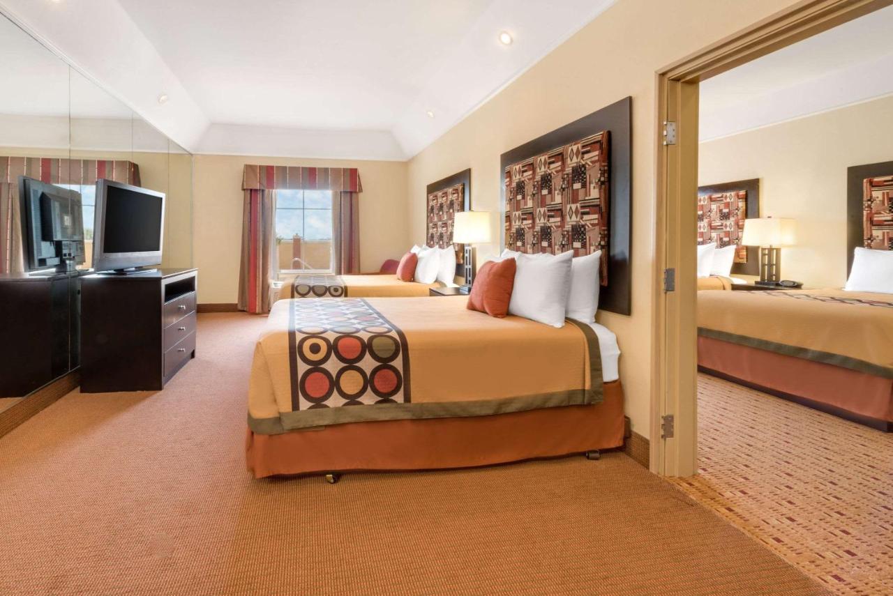 Super 8 by Wyndham Hidalgo/McAllen Area