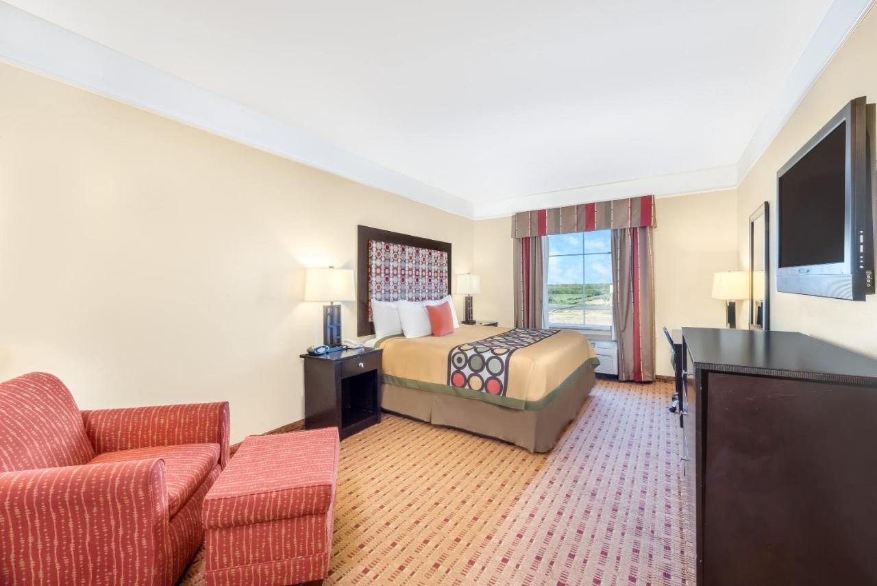 Super 8 by Wyndham Hidalgo/McAllen Area