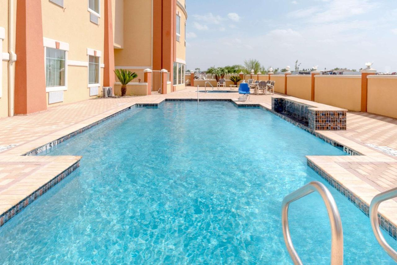 Super 8 by Wyndham Hidalgo/McAllen Area