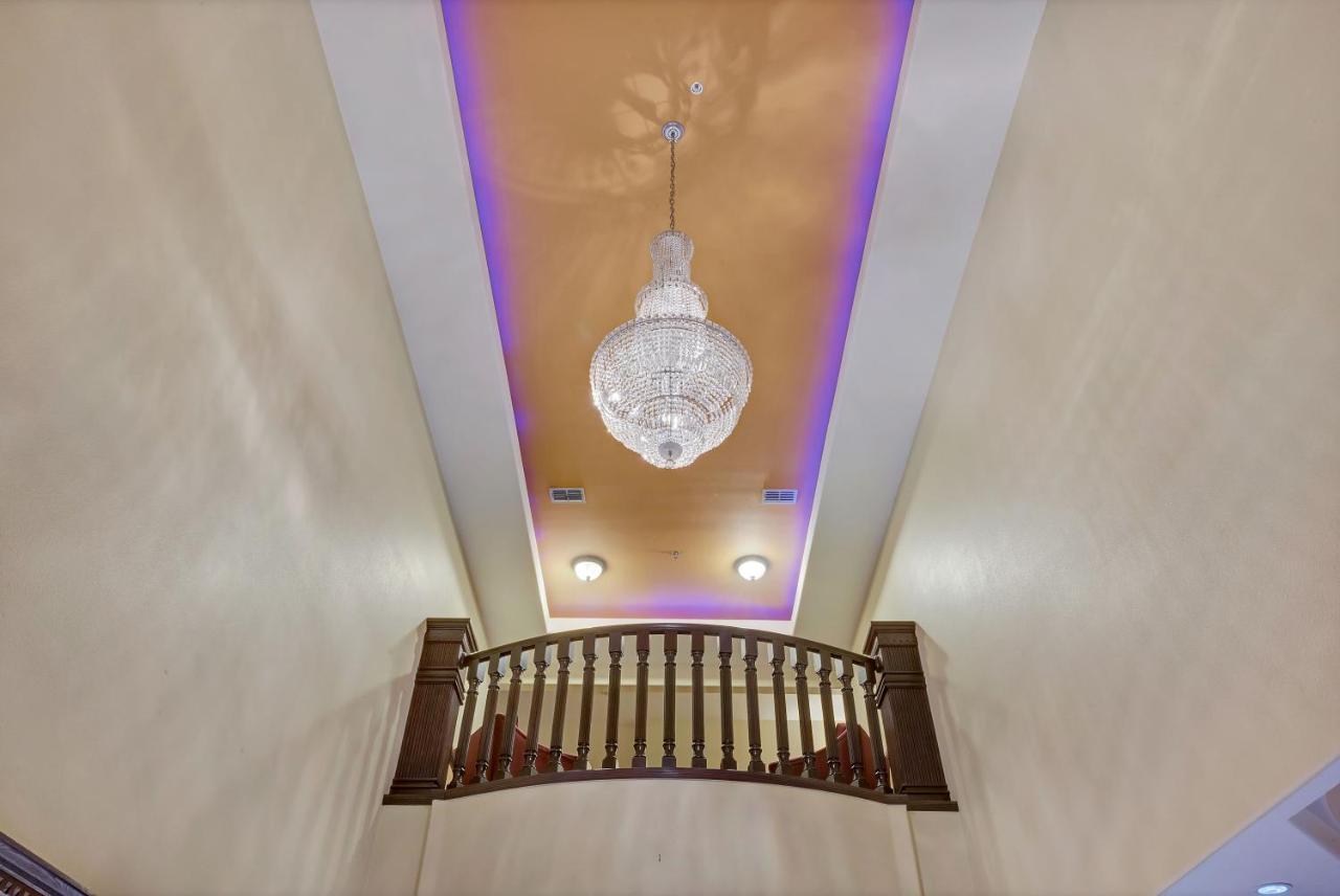 Super 8 by Wyndham Hidalgo/McAllen Area